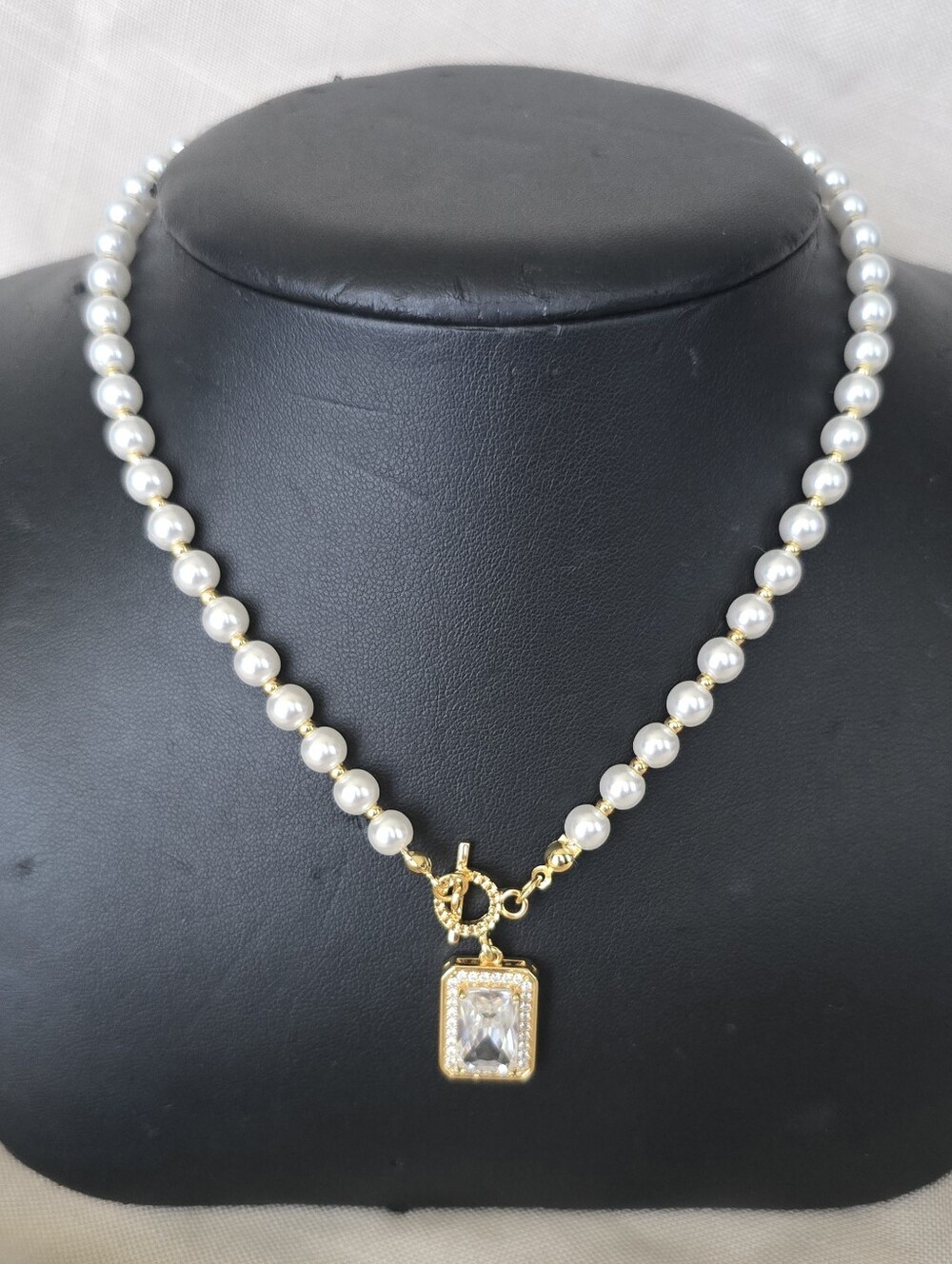 Classic White Pearl Necklace with Gold Pendant